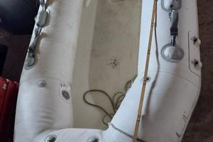 Gommone con fuoribordo