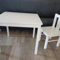 Tavolino IKEA bambini con una sedia