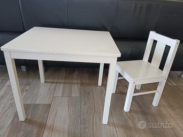 Tavolino IKEA bambini con una sedia