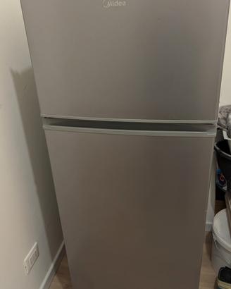 Frigorifero Midea 204L con congelatore