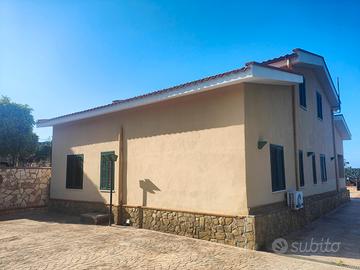 Villa con piscina per vacanze