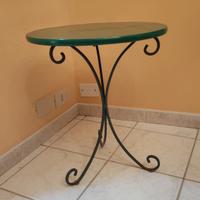 tavolino rotondo con base in legno e piedi in ferr