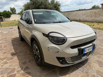 Fiat 600 Hybrid 145 La Prima - 8500 km - Cappuccin