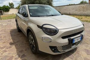 Fiat 600 Hybrid 145 La Prima - 8500 km - Cappuccin