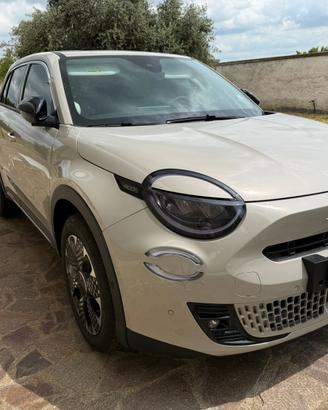 Fiat 600 Hybrid 145 La Prima - 8500 km - Cappuccin