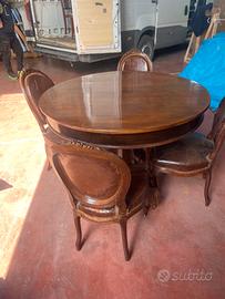Tavolo tondo 800 a Vivaro Romano (Roma)