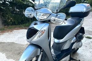 Honda SH 150 del 2007 con freno a disco posteriore