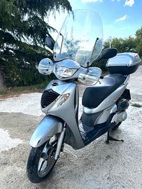 Honda SH 150 del 2007 con freno a disco posteriore