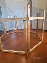 Recinzione in legno e policarbonato per cuccioli