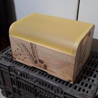 Porta pane in legno con tagliere