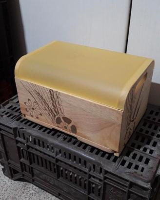 Porta pane in legno con tagliere