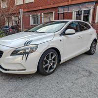 Volvo v40 full accessoriata l'unico proprietario 