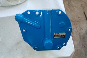 Pompa idraulica sollevamento trattore ford 4100.