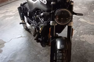 Husqvarna svartpilen 401