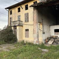 Piccola cascina con rustico