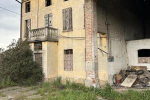 Piccola cascina con rustico