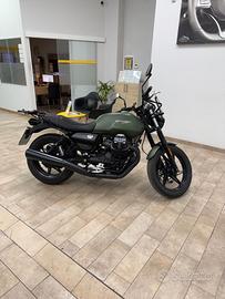 Moto Guzzi V7 Stone