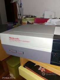 Nintendo entertainment sistem con due controller 