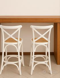 Bancone in legno artigianale con sgabelli 