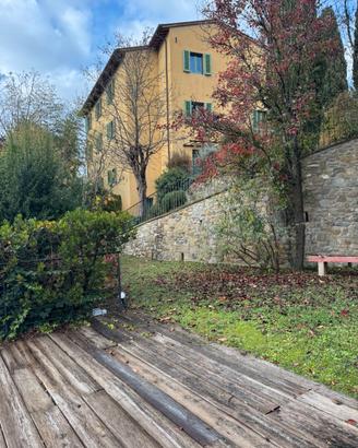 Elegante Villa Fronte Arno in Borgo Storico