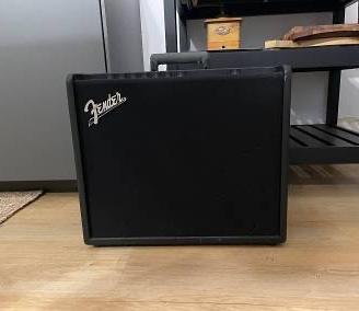 Amplificatore fender per chitarra