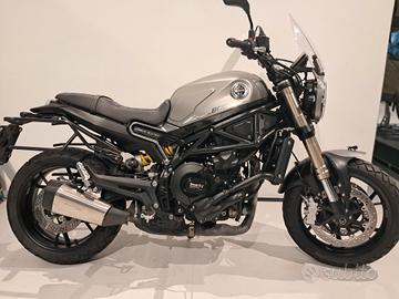 Benelli Leoncino 800