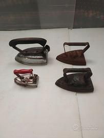 Lotto di 4 mini ferri da stiro molto datati