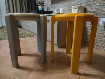 N. 2 sgabelli  colorati