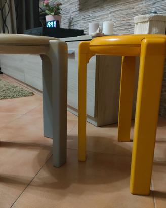 N. 2 sgabelli  colorati