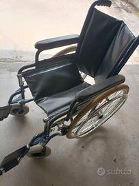 sedia a rotelle pieghevole 