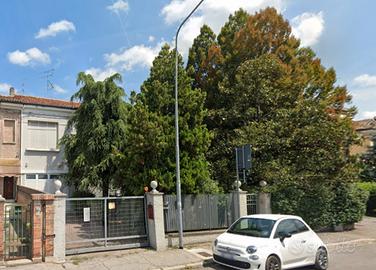 Ferrara - Casa bifamiliare con scoperto e garage