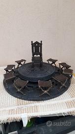 Tavola rotonda in resina e soldatini