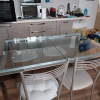 Tavolo in vetro e acciaio 