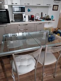 Tavolo in vetro e acciaio 
