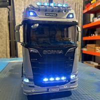 Scania motrice tre assi