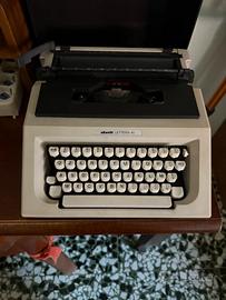 macchina da scrivere Olivetti 40 lettera