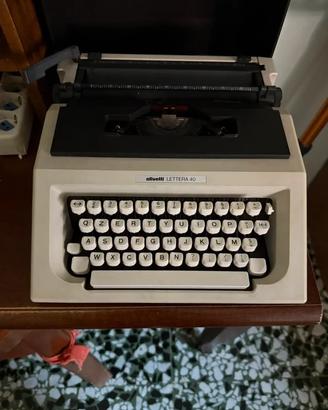 macchina da scrivere Olivetti 40 lettera