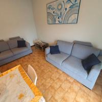 2 DIVANI E 2 TAVOLI