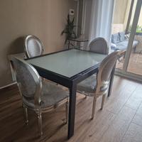 Tavolo allungabile con piano in vetro – moderno