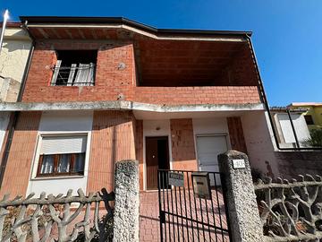 Casa indipendente con Terreno e Grezzo a Siliqua