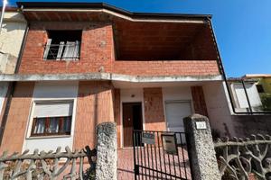 Casa indipendente con Terreno e Grezzo a Siliqua