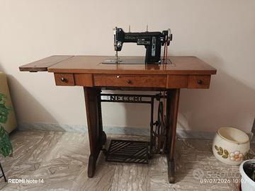 macchina per cucire Necchi 