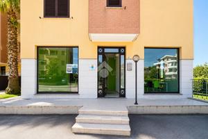 NEGOZIO A CASTELLALTO