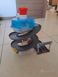 parcheggio con pista mini cars disney pixar