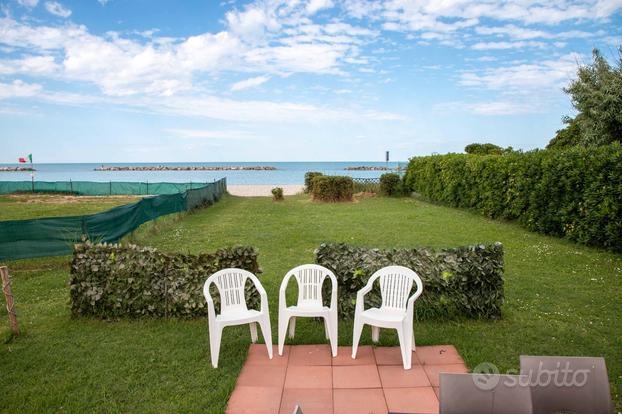 Ristorante con appartamento e terreno, Fano mare