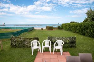 Ristorante con appartamento e terreno, Fano mare