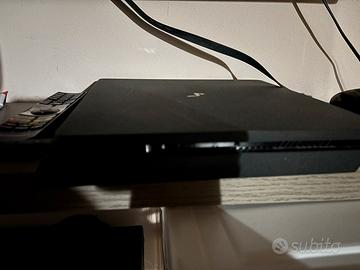 Ps4+ 2 joystick e 1 gioco