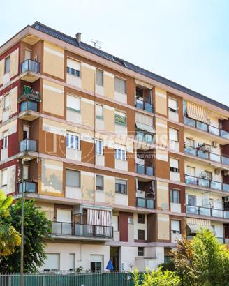 3 LOCALI con GIARDINO PRIVATO e POSTO AUTO