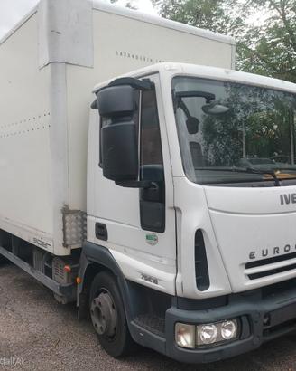 IVECO UROCARGO 7,5 CON SPONDA IDRAULICA 