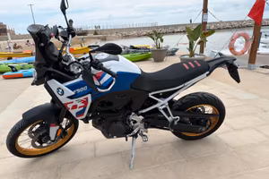 Bmw f900